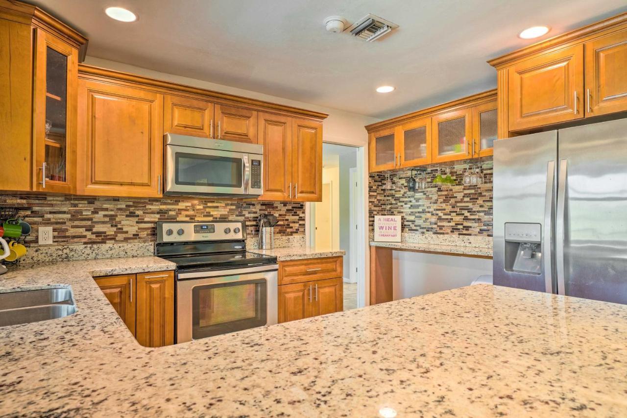 Pet-Friendly Fort Myers Home With Patio And Grill! North Fort Myers Dış mekan fotoğraf